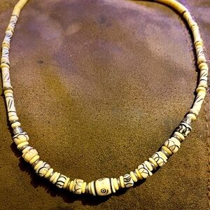 Vintage Beautiful cut out blue and white beaded necklace